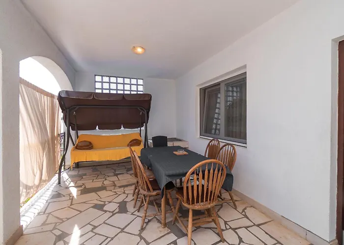 Sinisa Апартаменты Рогозница